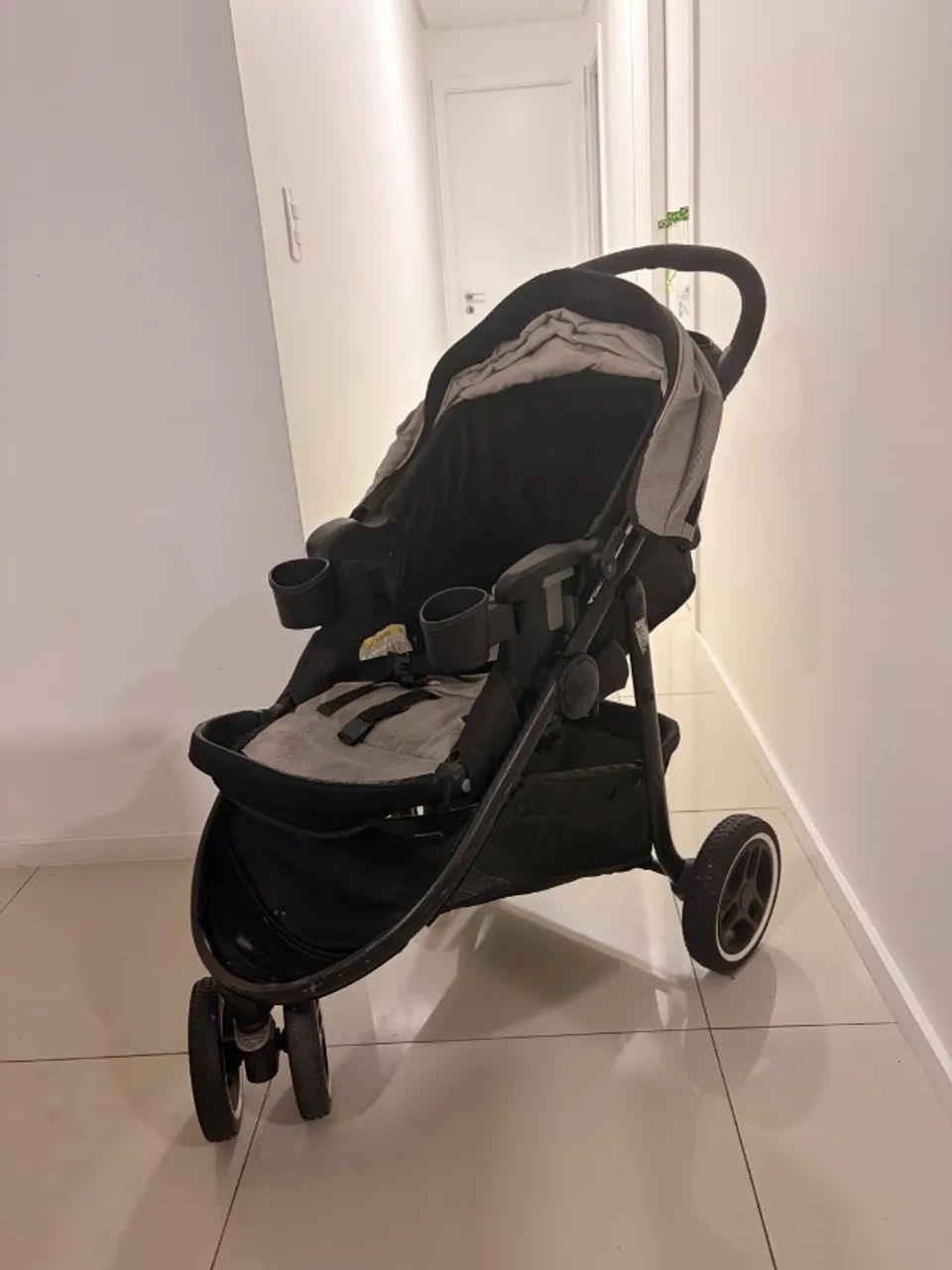 Carrinho de bebê Graco + bebê conforto compatível