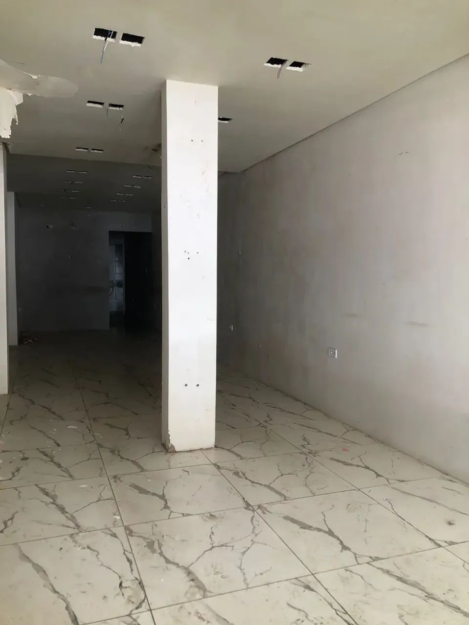 Ponto Comercial Pronto para Moda | Com Vestiários e Estoque Amplo