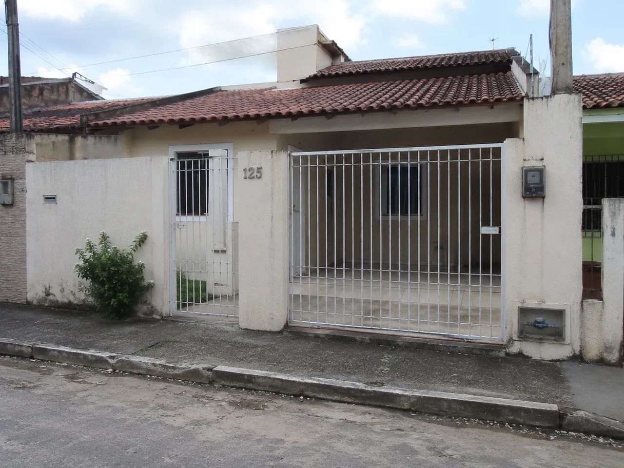 Casa no BOM SUCESSO, próxima a RUA VITAL BRASIL
