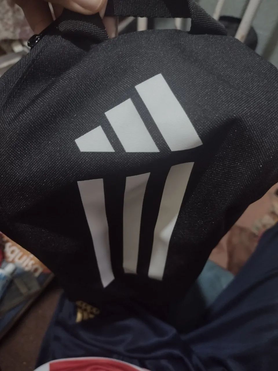 Mochila de mão nova zerada nunca foi usada Adidas número pra