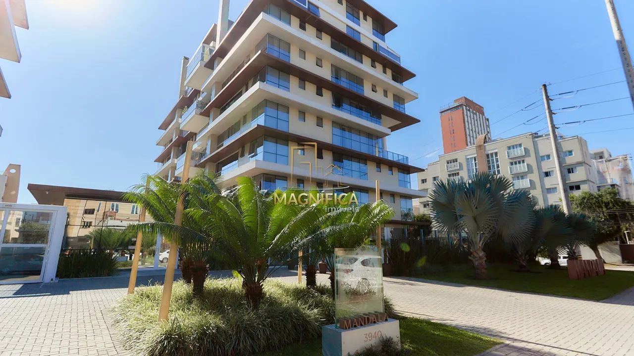 Apartamento com 3 suítes e 3 vagas no Edifício Mandala  Água Verde, Curitiba
