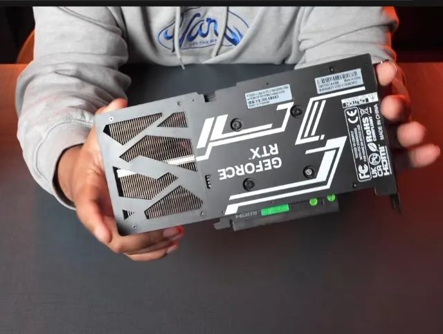 NVIDIA GeForce RTX 5050 8GB - Foto 5