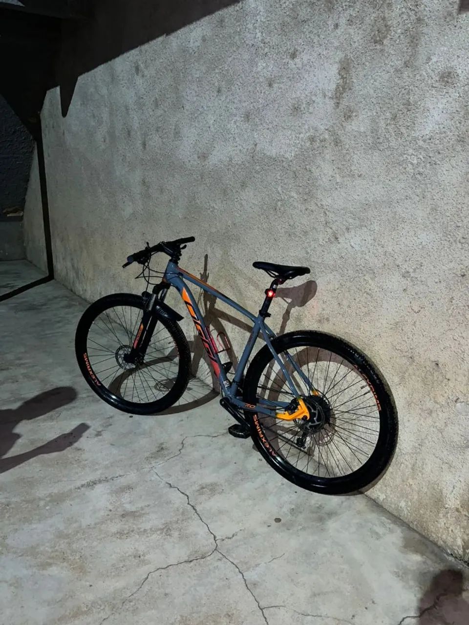 Bicicleta Oggi aro 29 conservada 