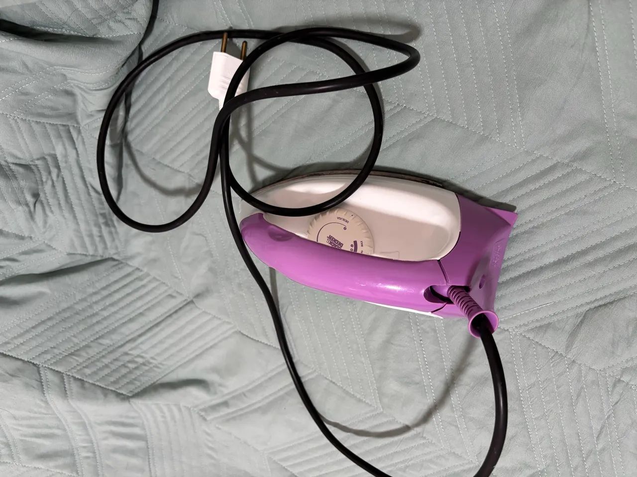 Vendo ferro de passar  Black & Decker - Foto 2