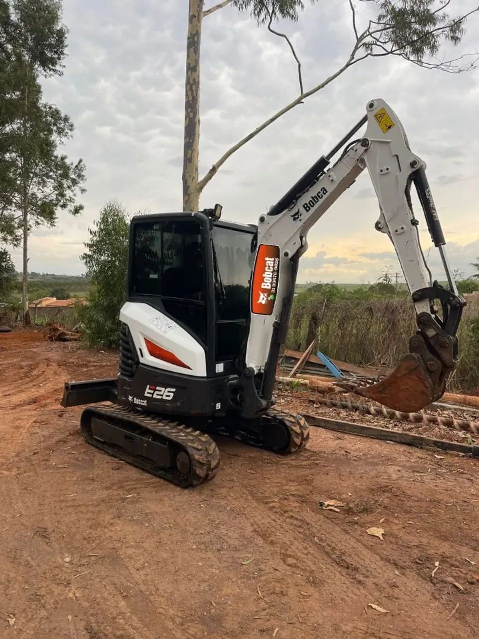 Bobcat E26 cabinada mini escavadeira  - Foto 3