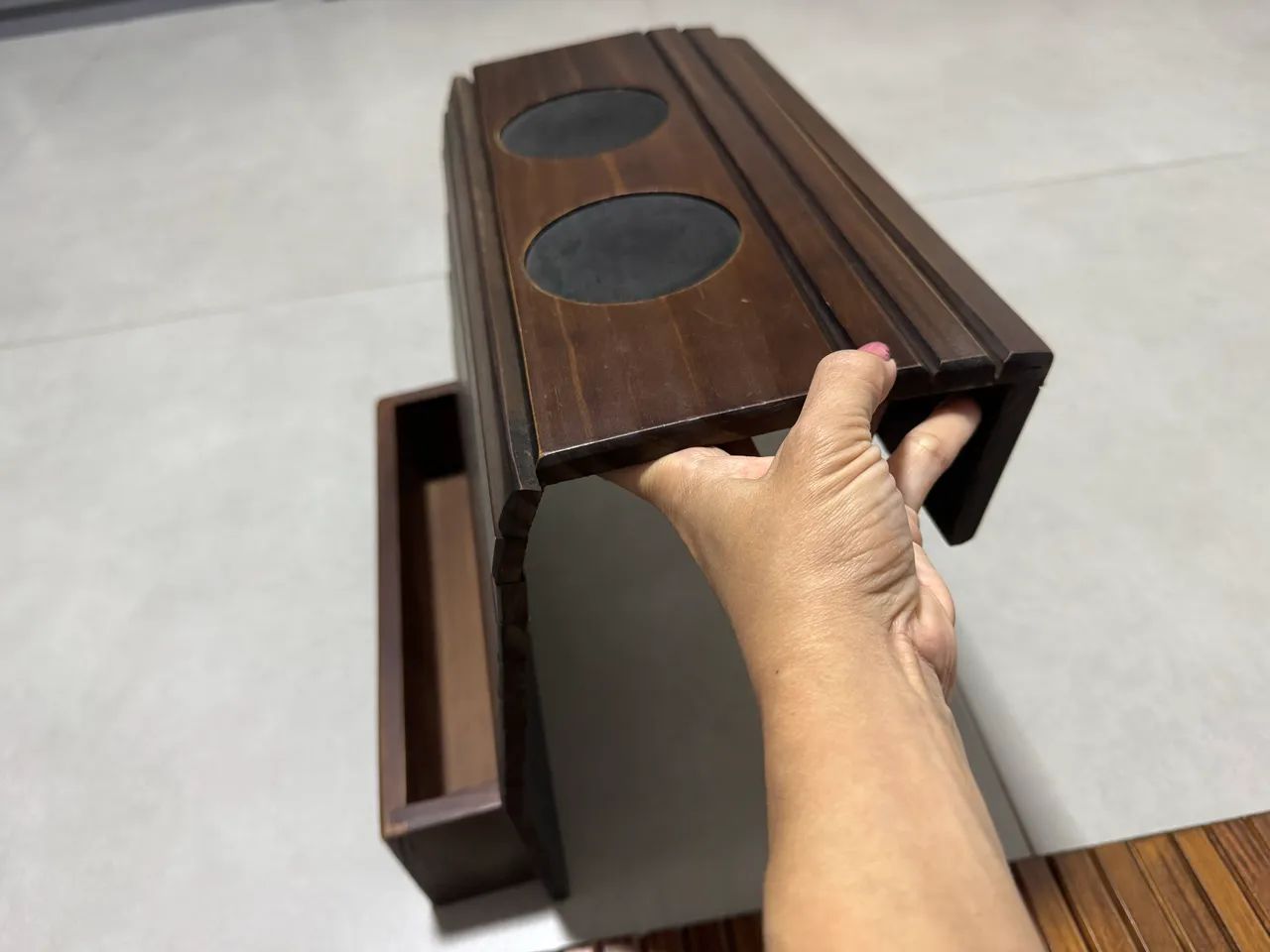 Porta copo e objeto para braço de sofá (madeira) - Foto 2