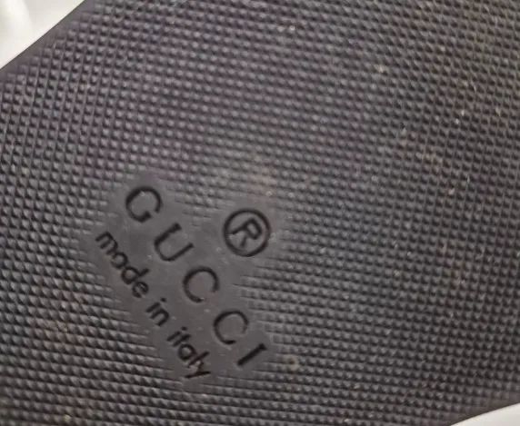 Bota Gucci de couro preto com fivela - Foto 2