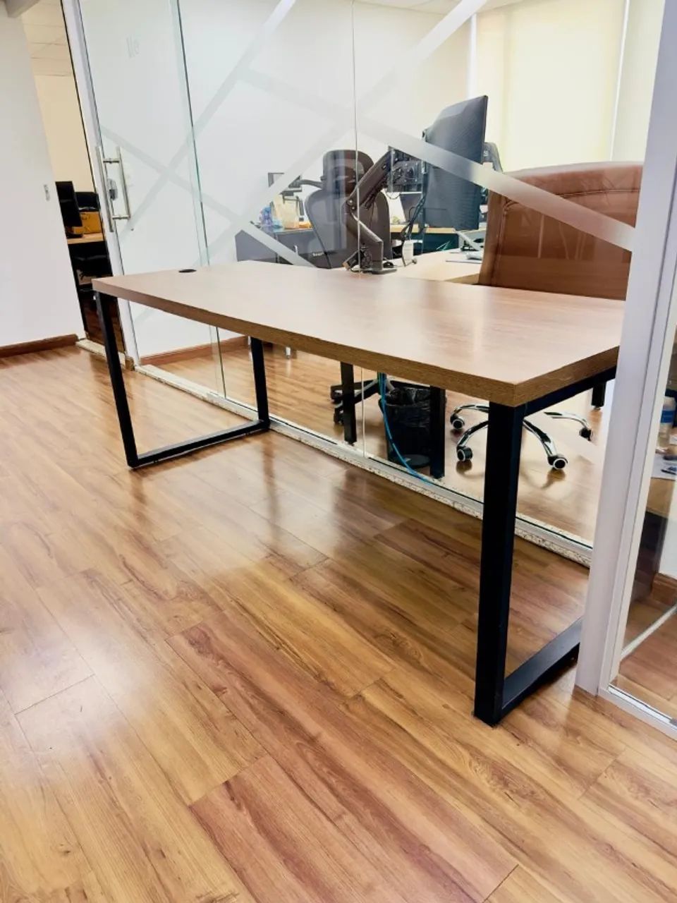 Mesa retangular de escritório