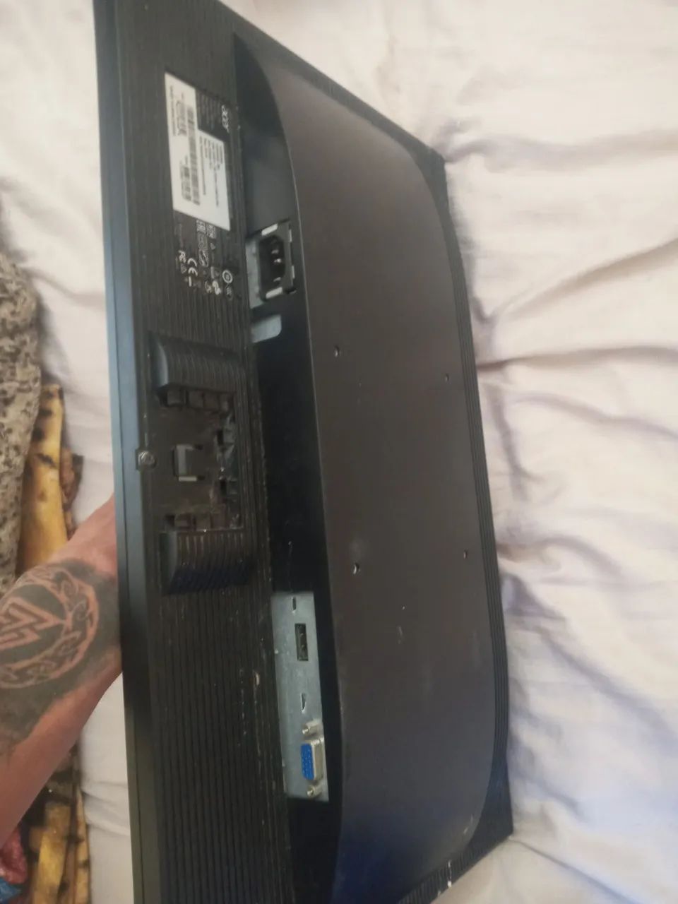Monitor v206hQl 19 polegadas 60hz da Acer tem uma mancha na tela e sem suport dele   - Foto 3