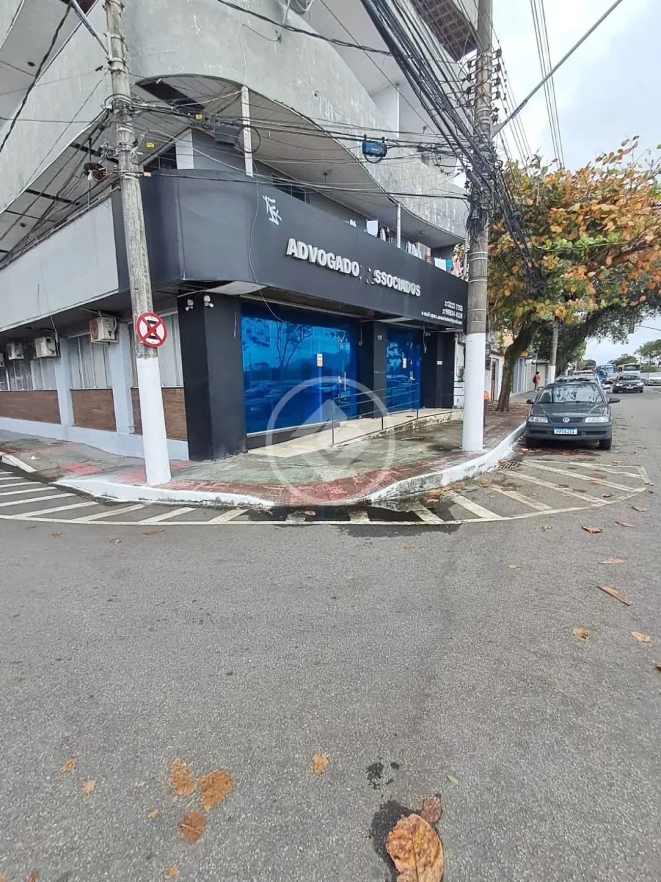 Alugo loja de 250m em Vitoria toda mobiliada, só levar os funcionarios codigo: 361538