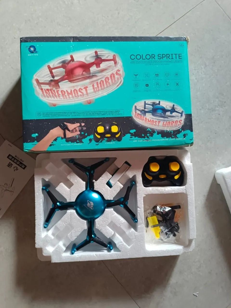 Mini Drone com LED Programável (Exibe textos) ideal para ambientes internos