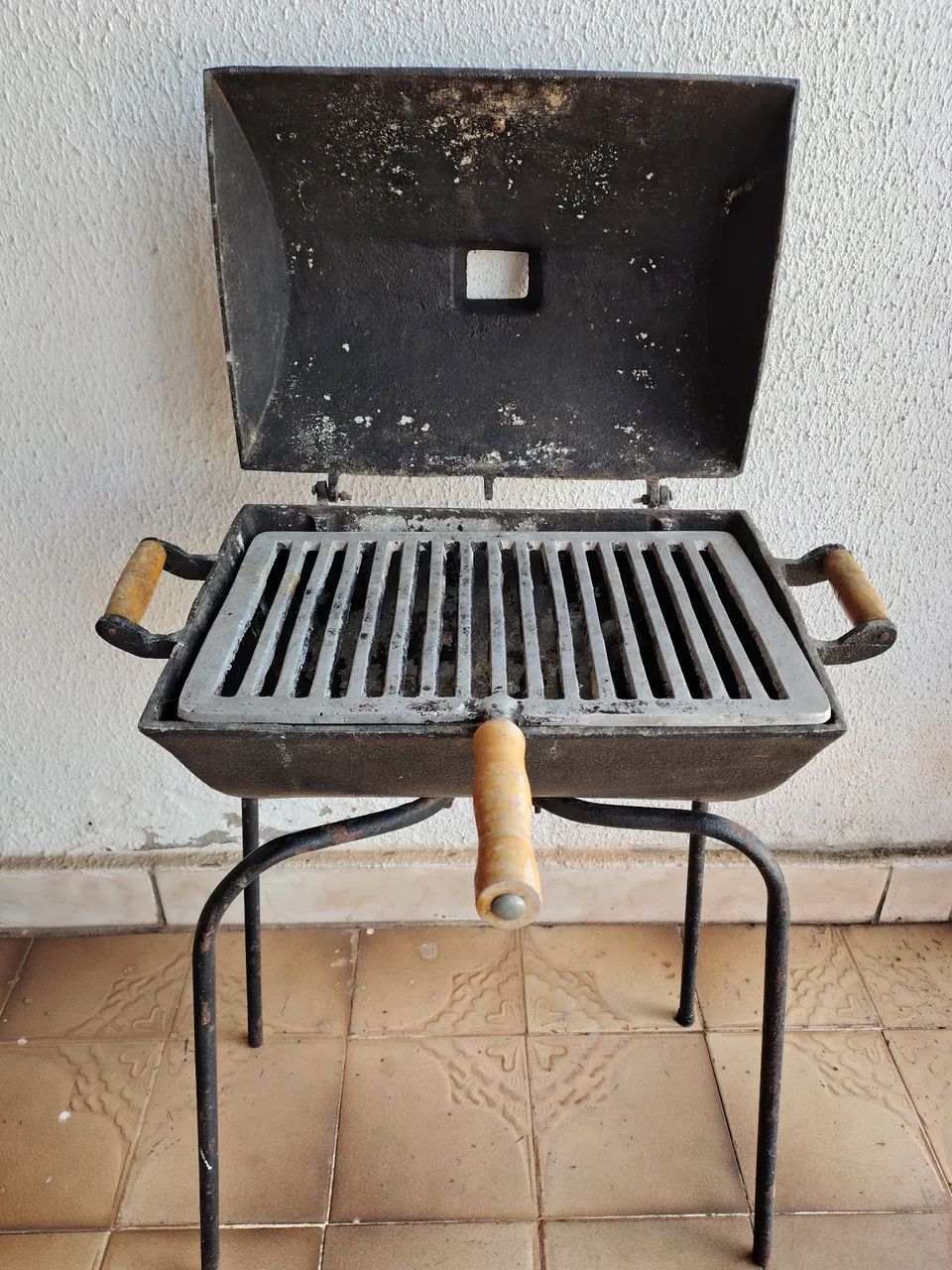 CHURRASQUEIRA A CARVÃO BAFO MOVEL, ALUMÍNIO FUNDIDO PRETO - Foto 2