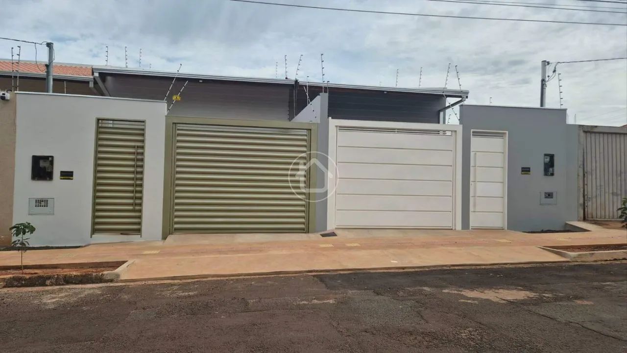 CASA NOVA COM 3 DORMITORIOS PROX AO COL. MILITAR