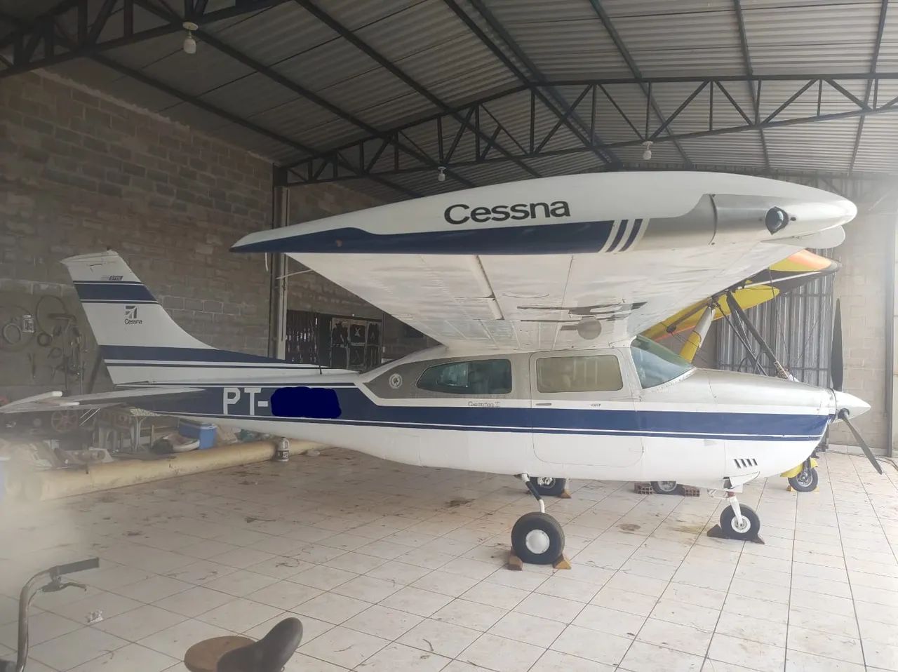 Cessna 210l