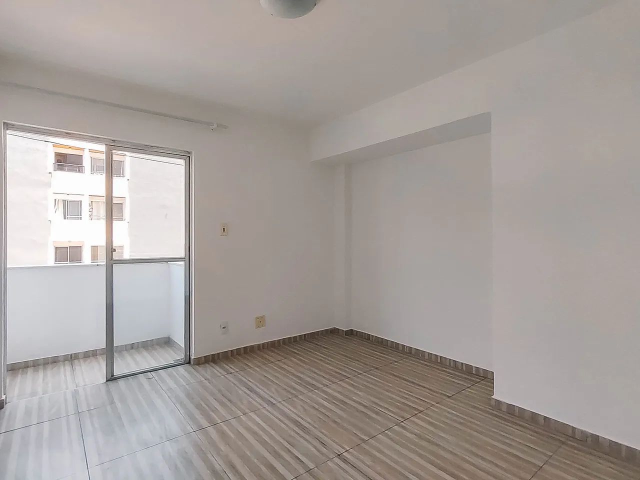 Quarto e sala com varanda no Cascatinha para locação