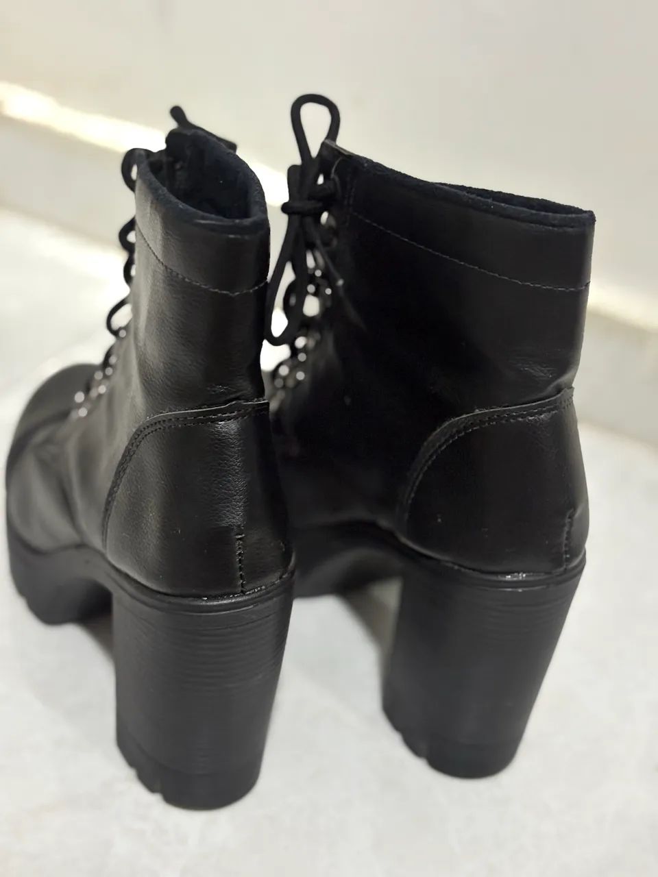 Bota / Coturno Feminino Preto de Salto Alto e Plataforma  - Foto 2