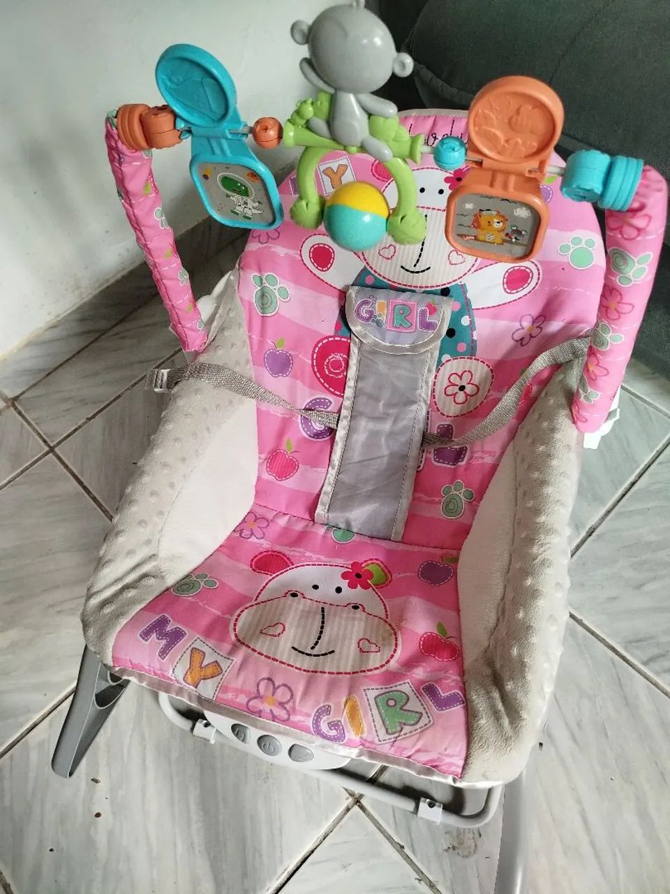 Cadeira de balanço musical infantil