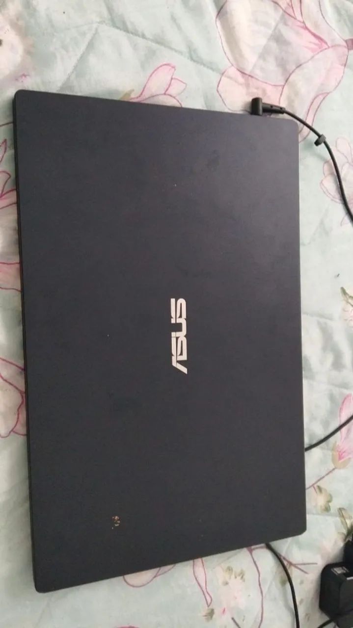Vendo laptop seminovo só de formatar