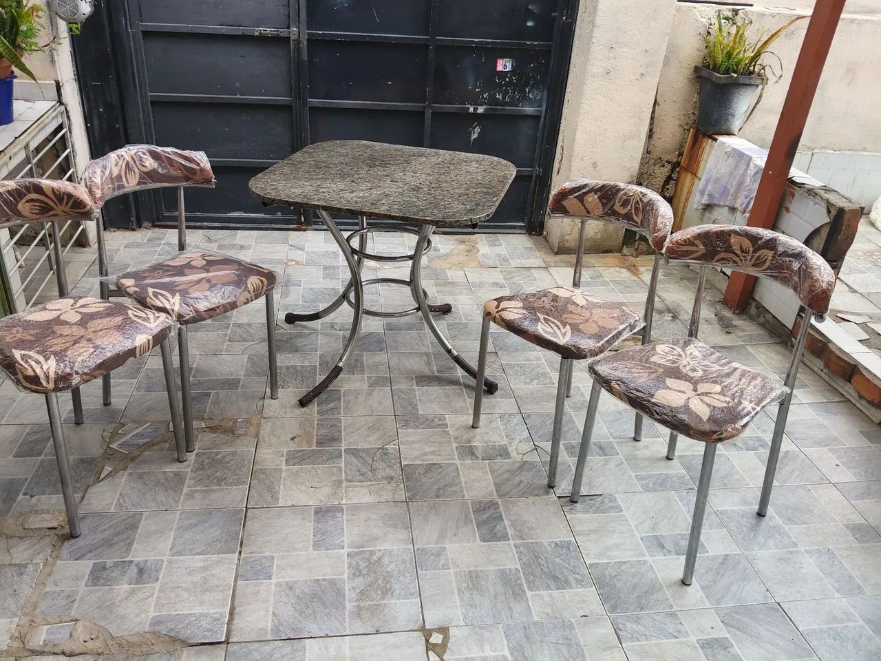 Conjunto Mesax04 cadeiras com tampo de mármore  - Foto 4