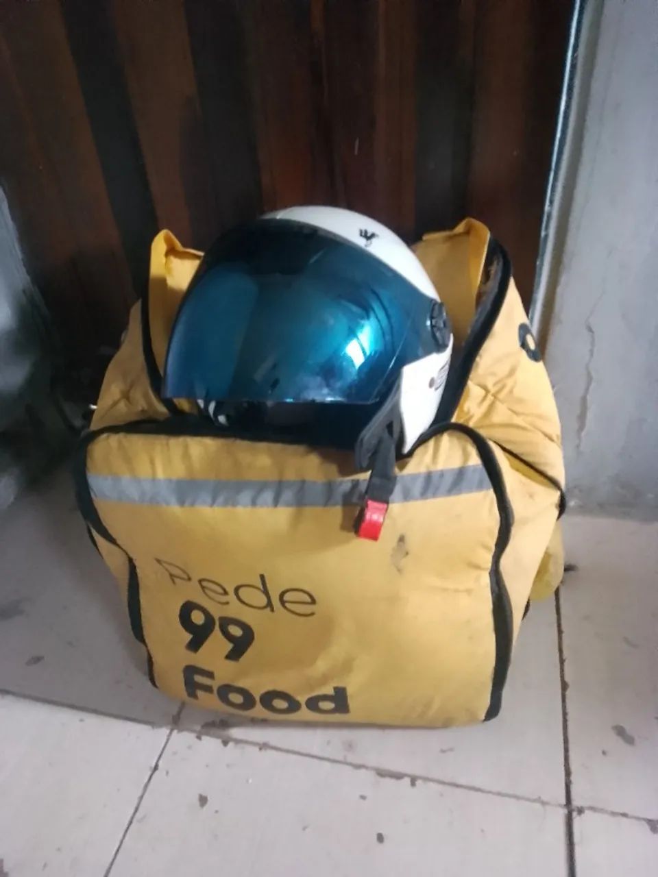Capacete bag e capa de chuva
