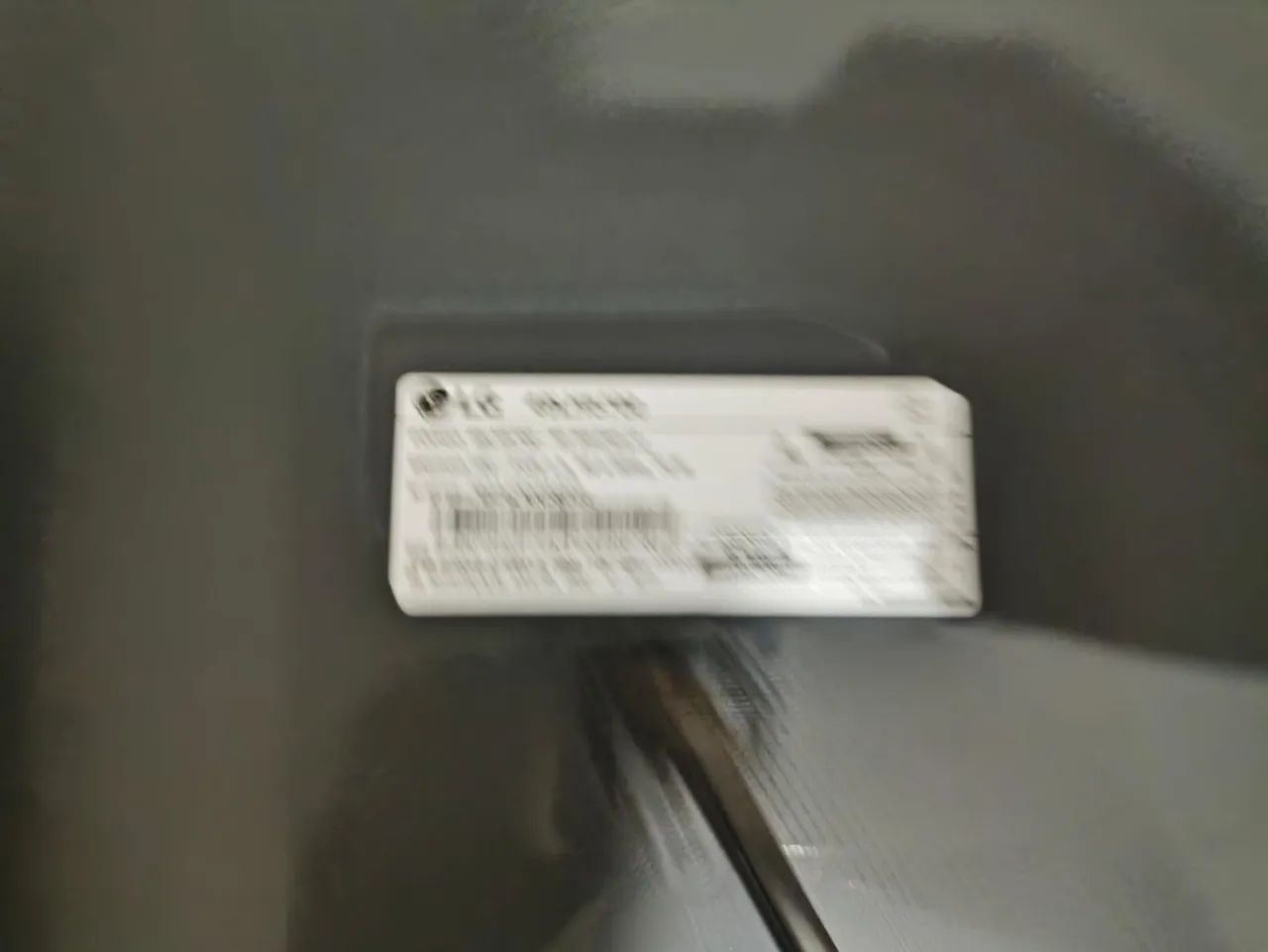 Tv 49 polegadas funcionando porém tem uma lista mas não interfere na imagem!