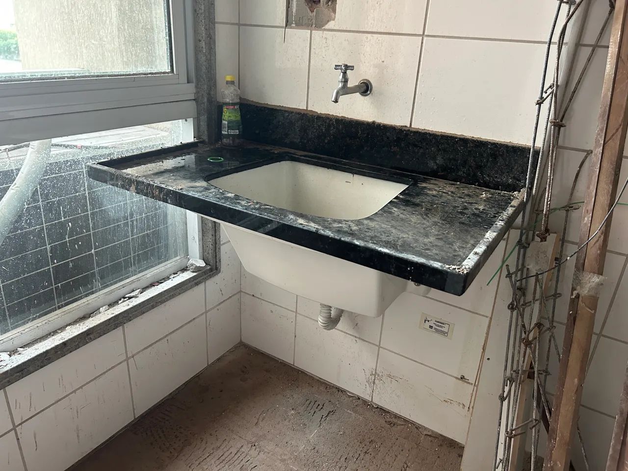 Bancada lavanderia com tanque