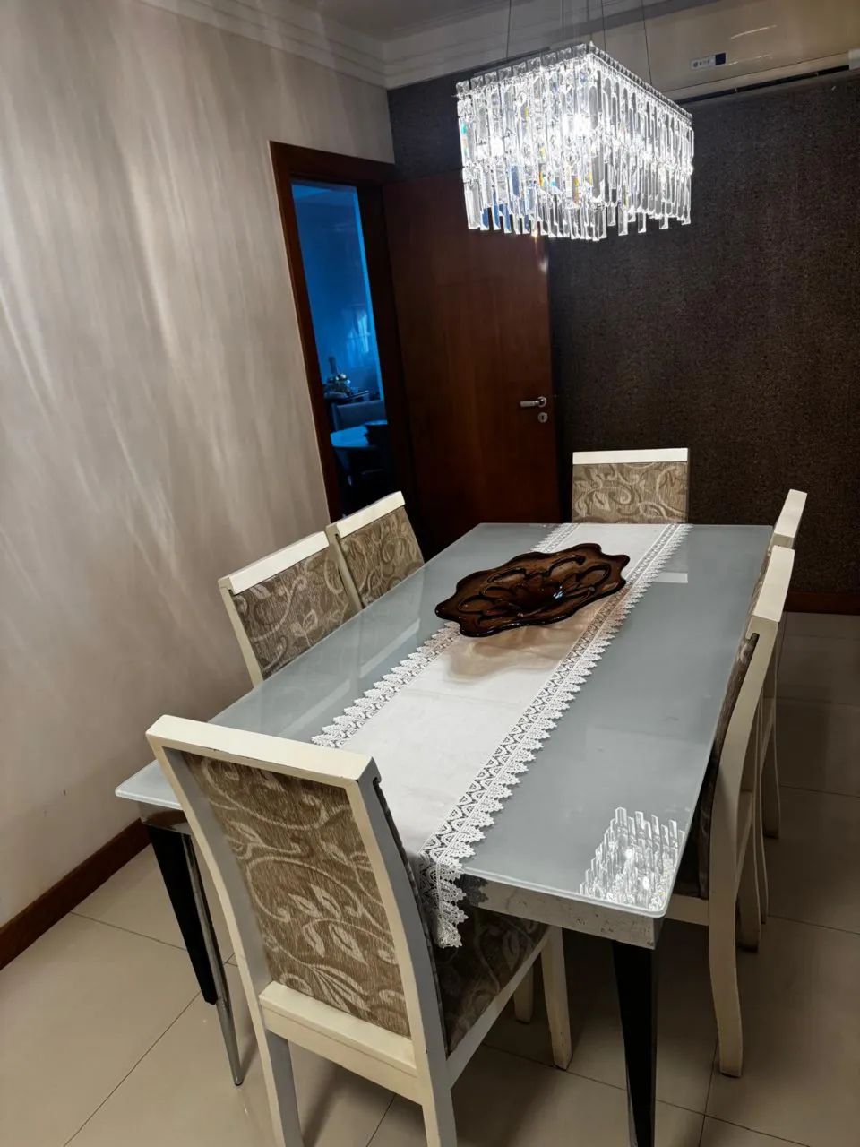 Mesa de Vidro com seis cadeiras - Foto 3