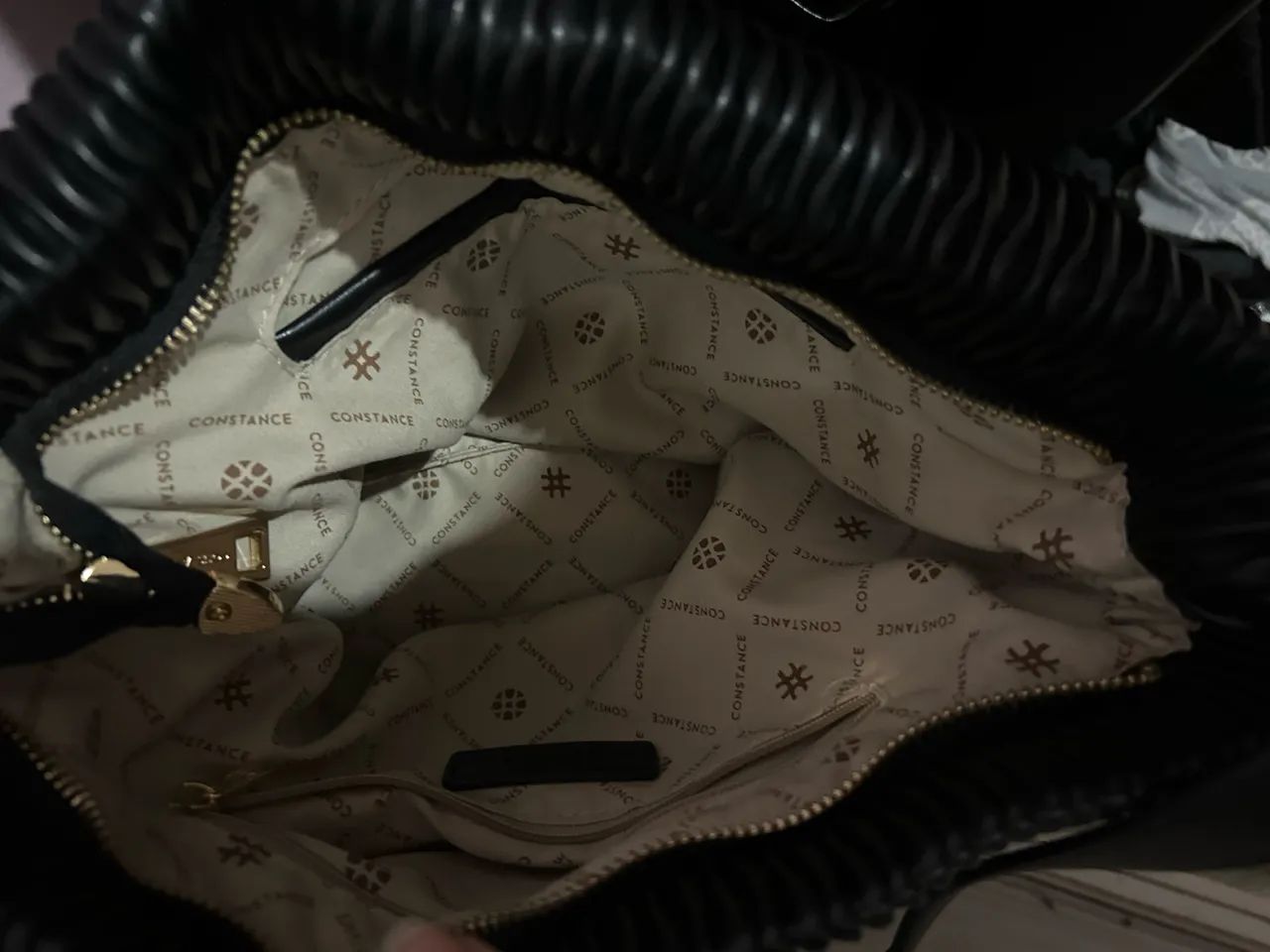 Bolsa preta Constance texturizada  - Foto 4