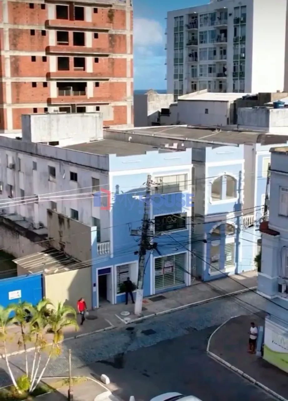 Sala comercial em ótima localização no centro em prédio com elevador para venda e locação,