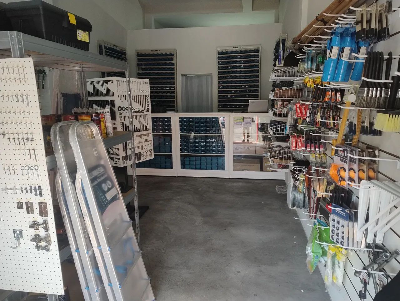 Vende  Ferramentas e Parafusos - Foto 5