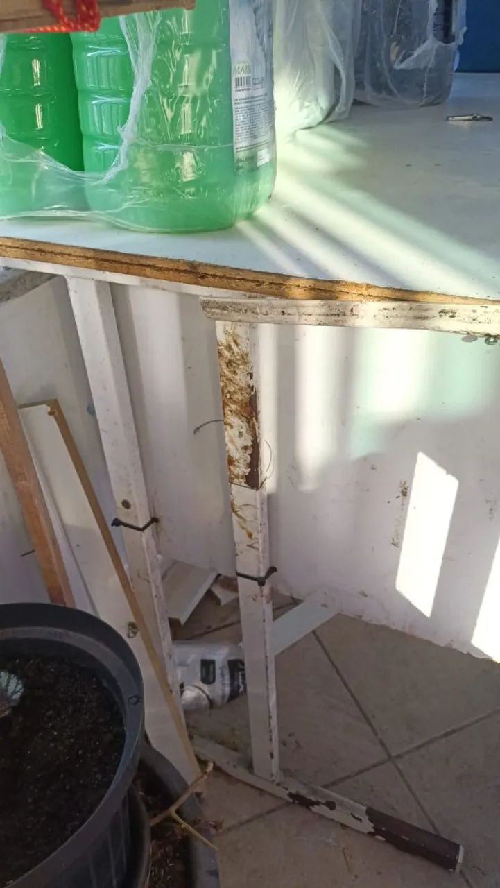 Mesa de Escritório  em MDF com Estrutura de Aço - Usada - Foto 5