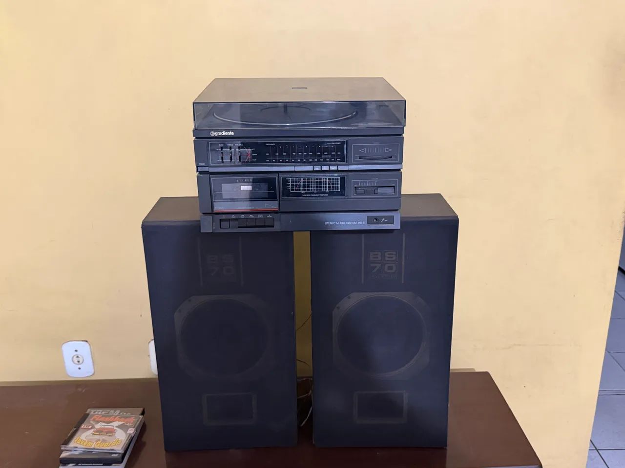 Toca-Discos Gradiente e Par de Caixas Polyvox