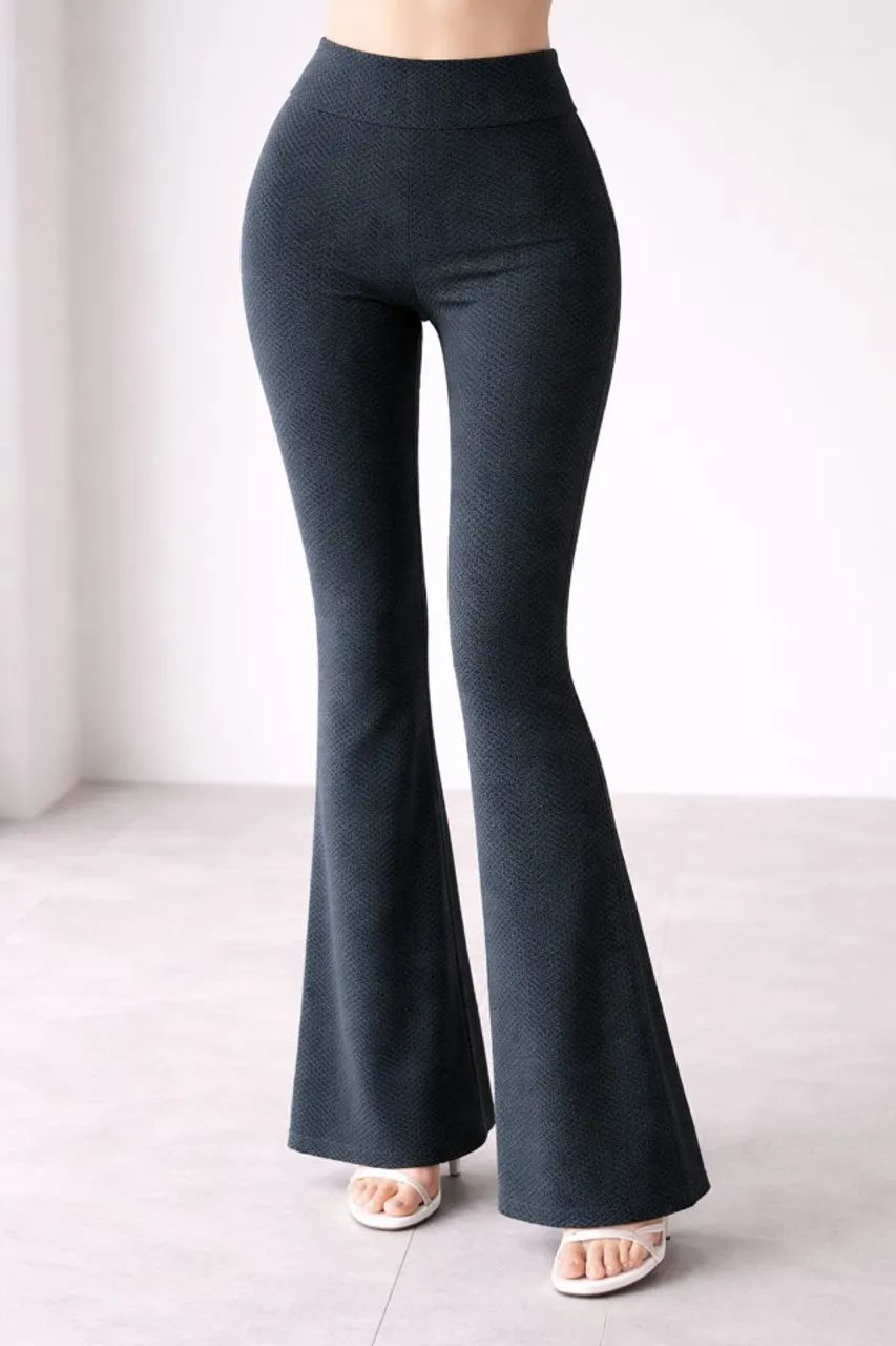 Calça elegante, com bolsos atrás