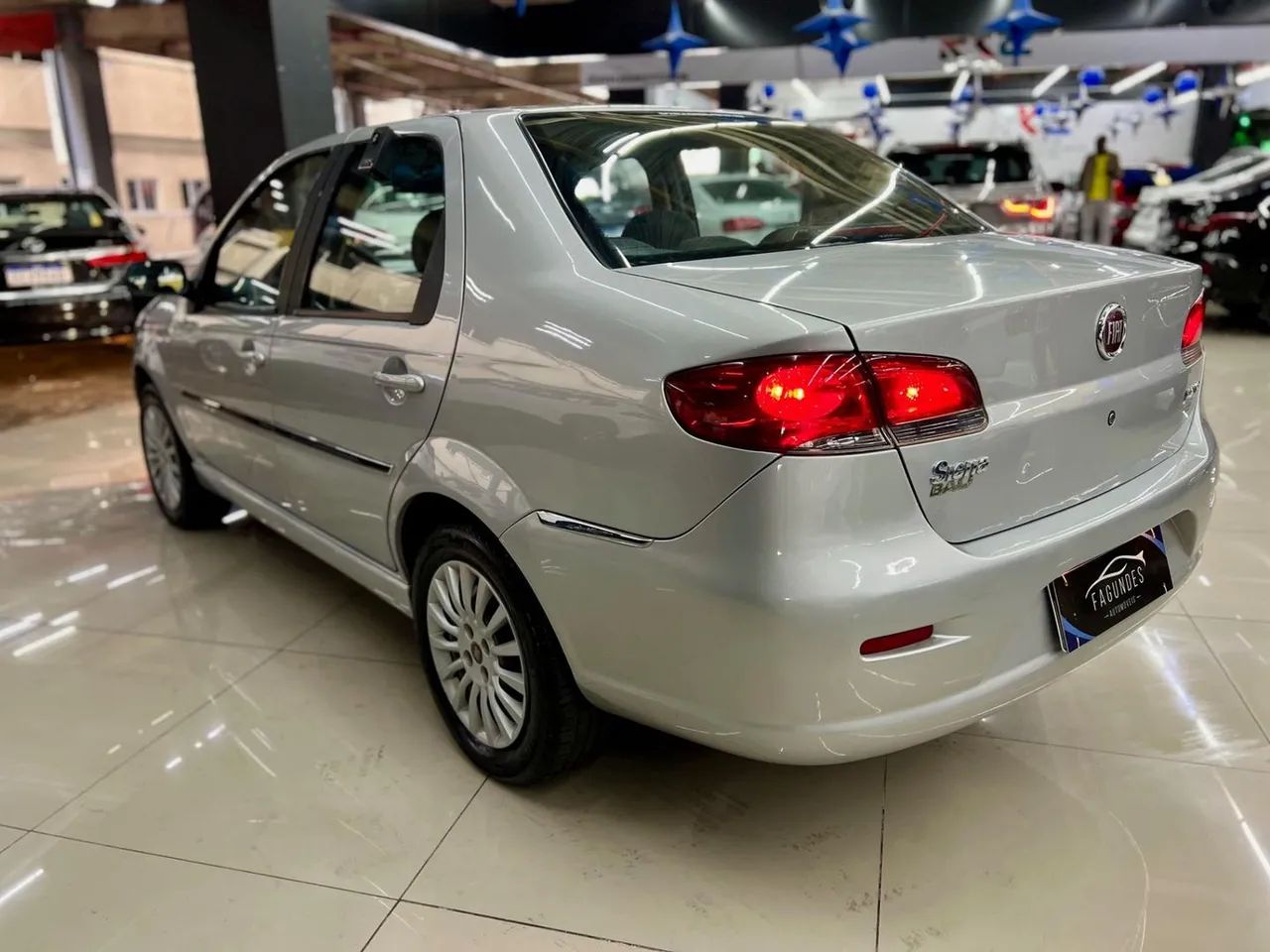 Fiat Siena HLX Dualogic 1.8 MPI Flex 8V 4P 2009 - Foto 5