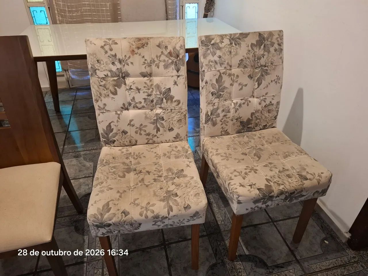 Mesa de madeira e vidro 6 lugares - Foto 5