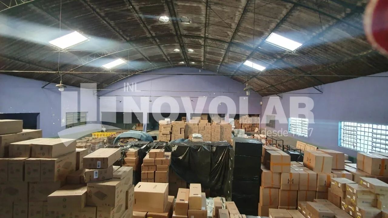 Galpão industrial com 750 m² de área construída, Área total de 900 m² - Foto 4