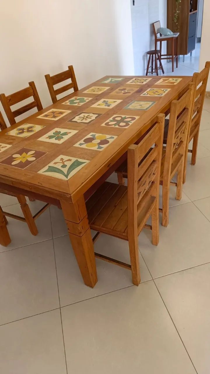 Mesa de jantar decorada com azulejos, com 6 cadeiras - tudo em peroba rosa - Foto 4