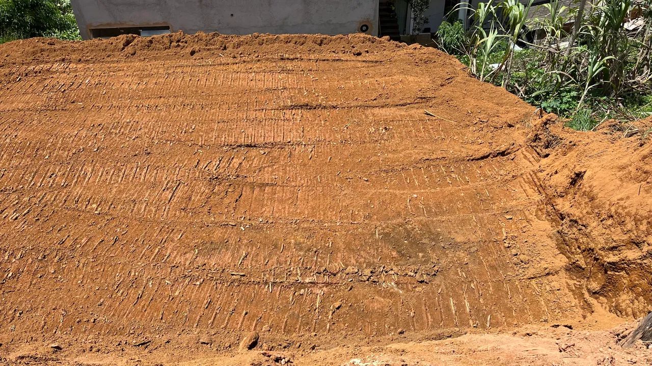 Vende-se este lote 