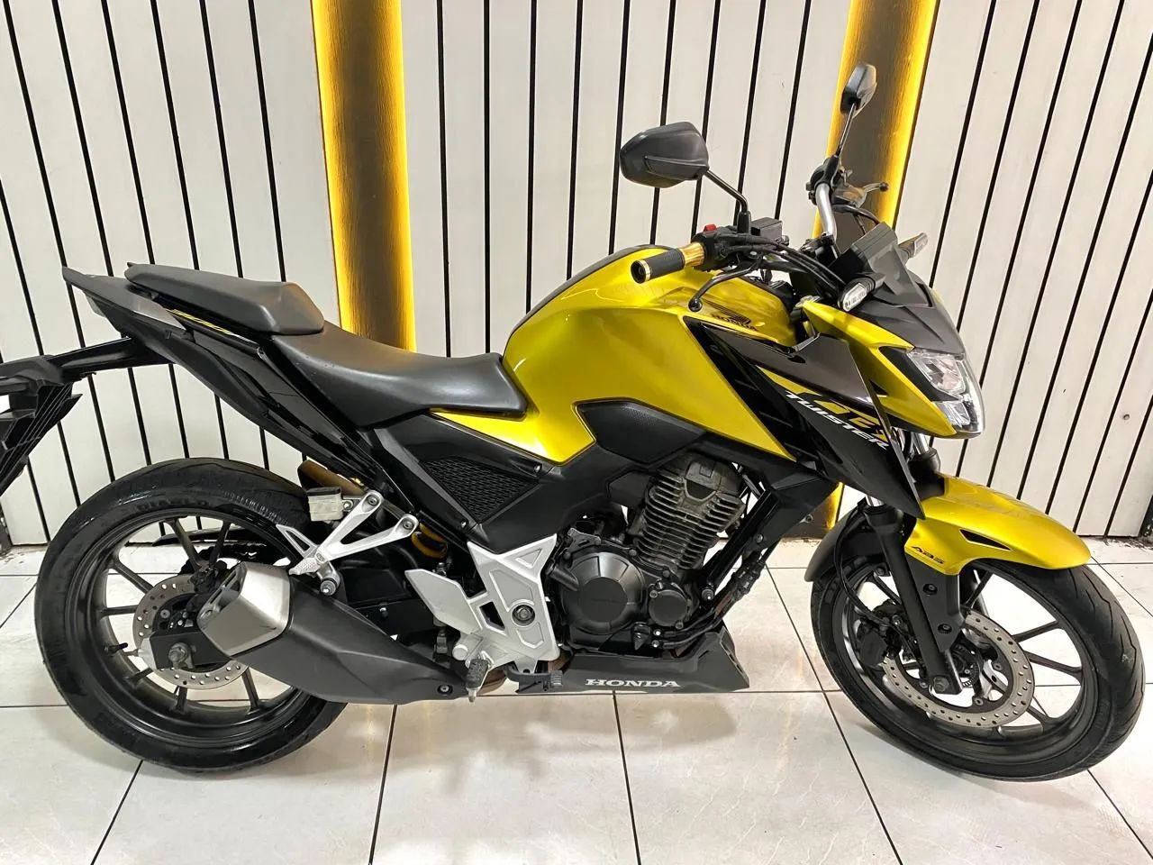 CB300F TWISTER ABS 2023 - Foto 2
