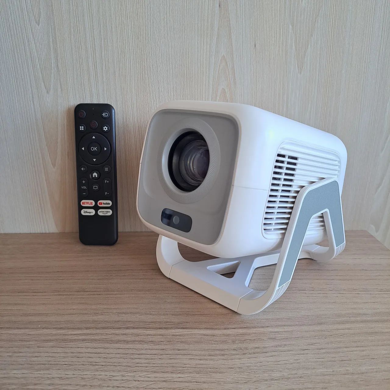 Projetor Smart Bettdow AC1066 Full HD 1080p Netflix | Estado de Novo