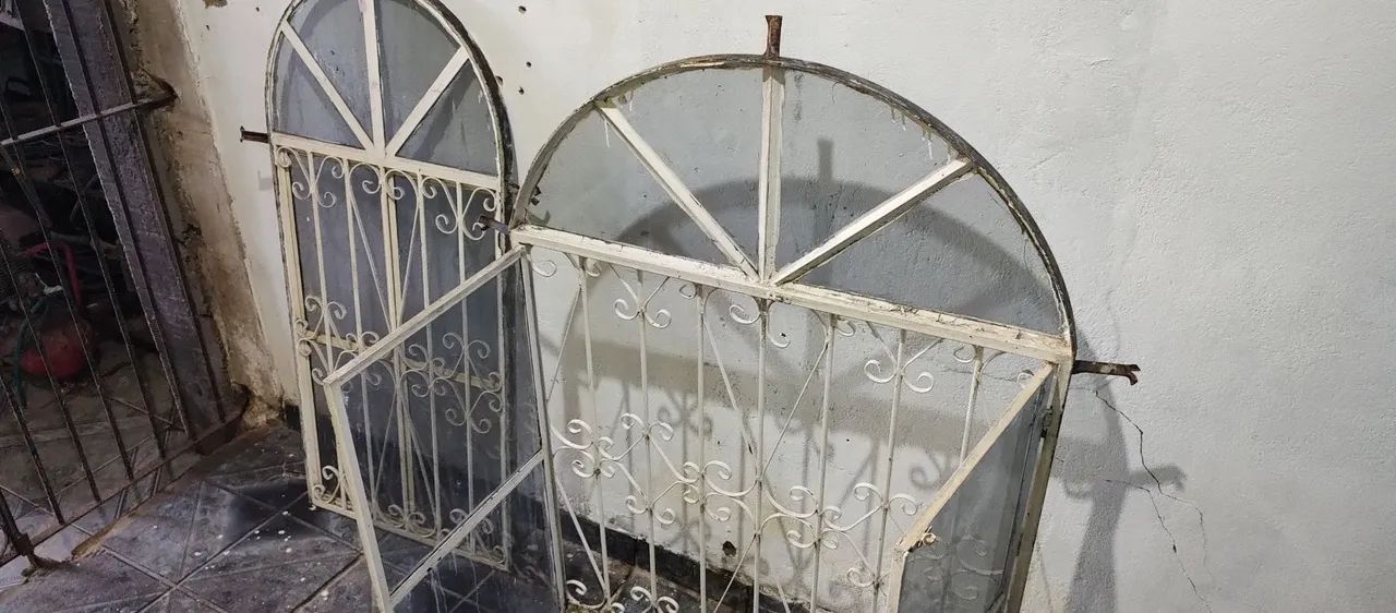 Colonial Iron Windows441993424956313603