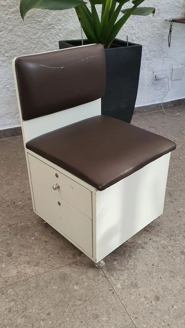 Vendo cadeiras de Manicure  - Foto 3
