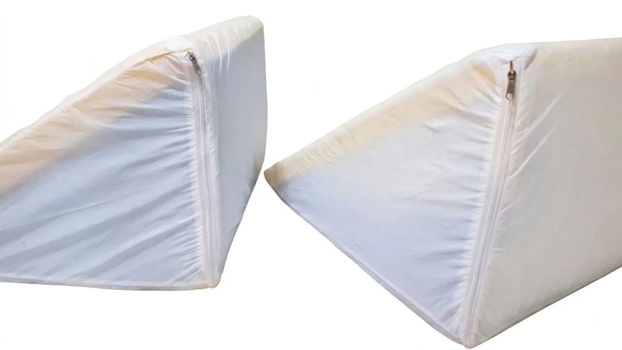 Kit-Almofada Encosto Triangular Terapêutico + Capa Impermeável - Foto 2