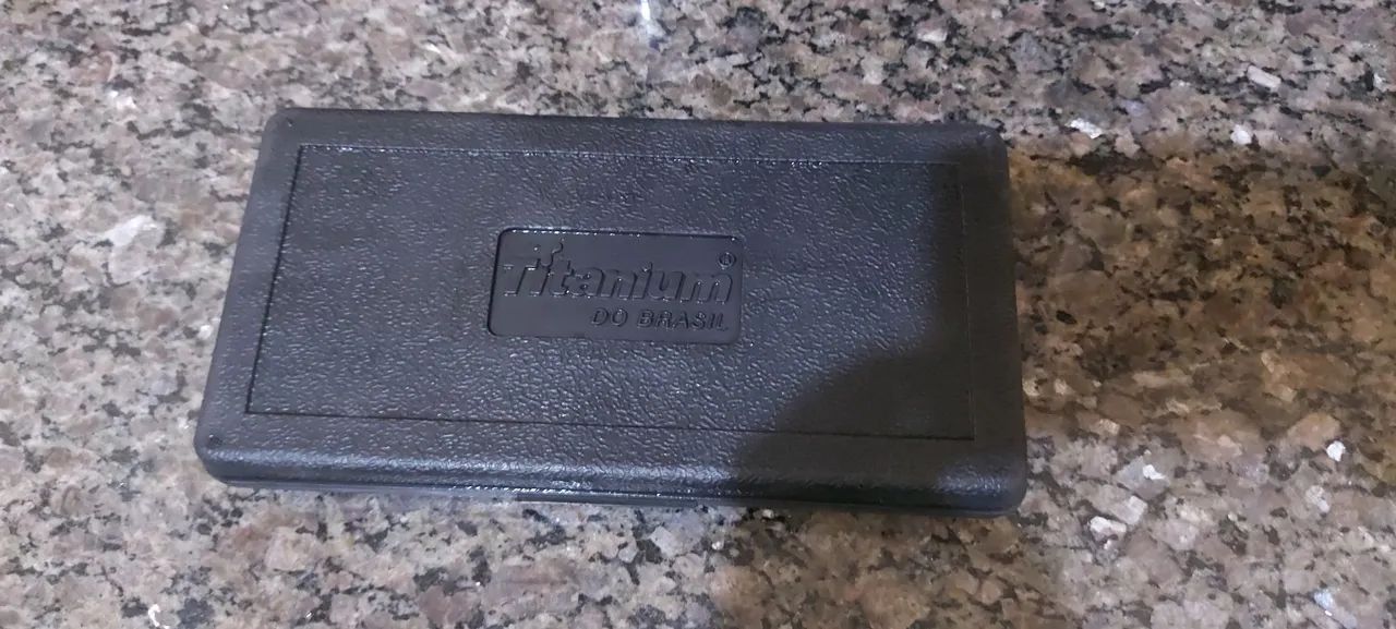 Selling ratchet wrench set with carrying case