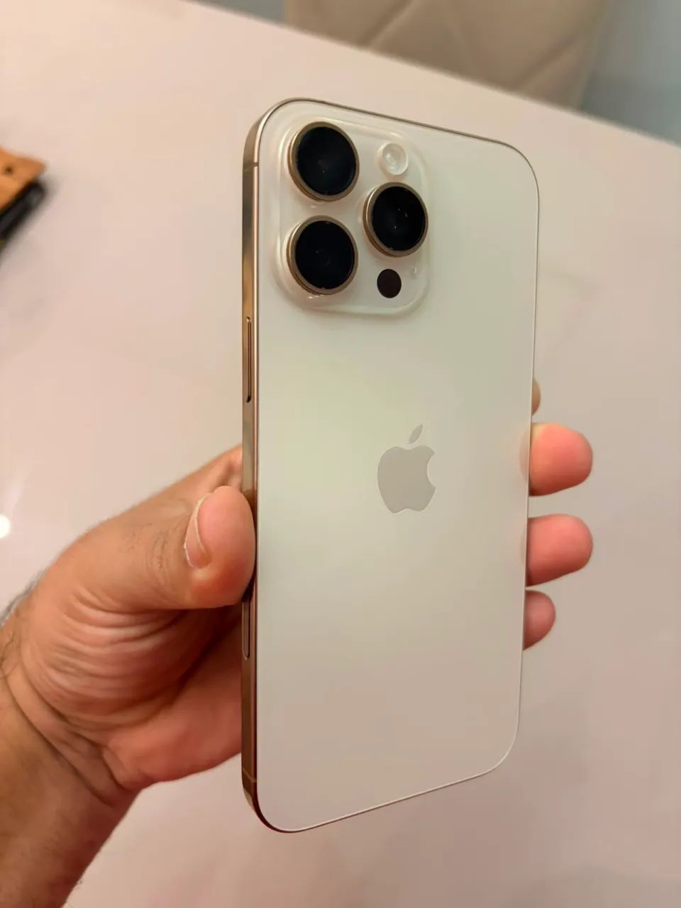 iPhone 16 Pro Max Desert na garantia 