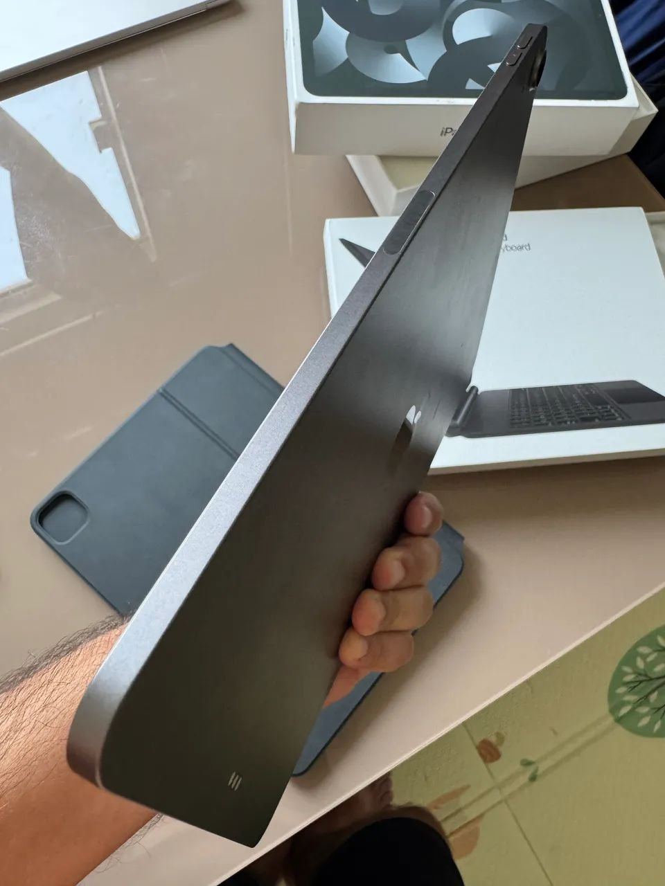 Vendo iPad Air M1 com caixa e acessórios - Foto 2