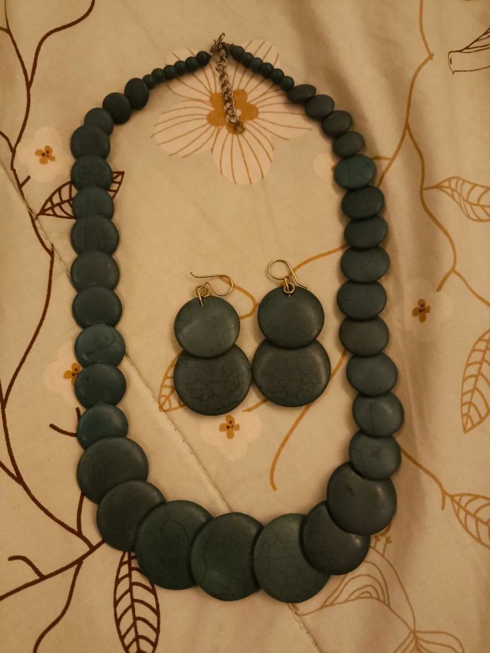 Conjunto colar e brincos verdes 