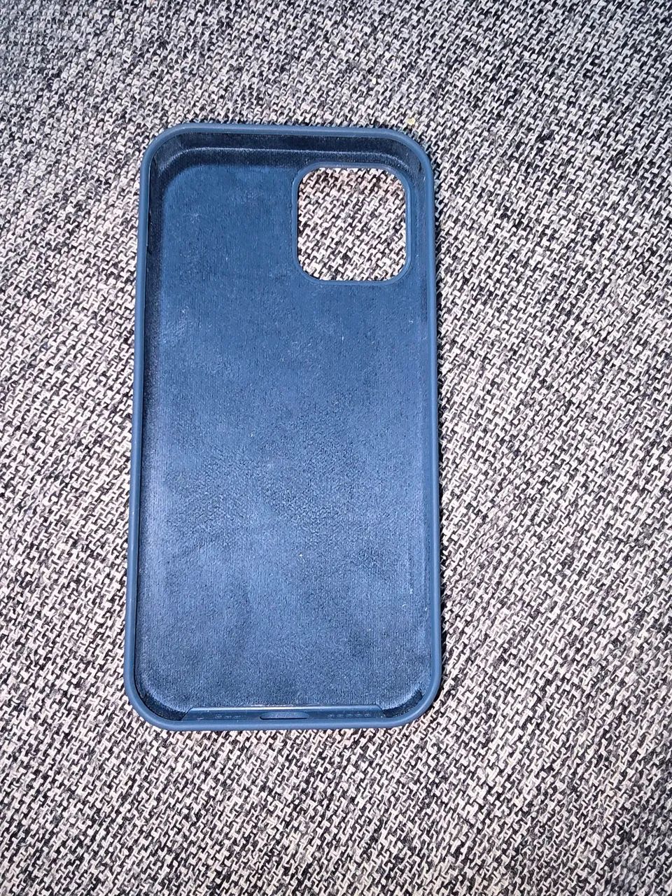 Capinha azul para iPhone 12 - Foto 2