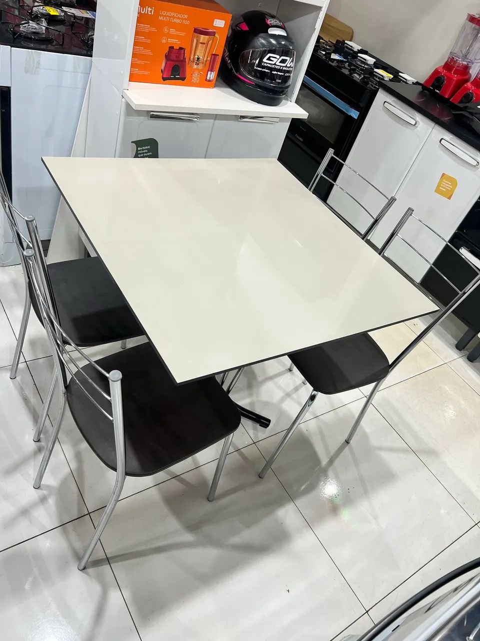 ? MESA DE PORCELANA + 4 CADEIRAS ? ? Linda, moderna e sup? Semi nova