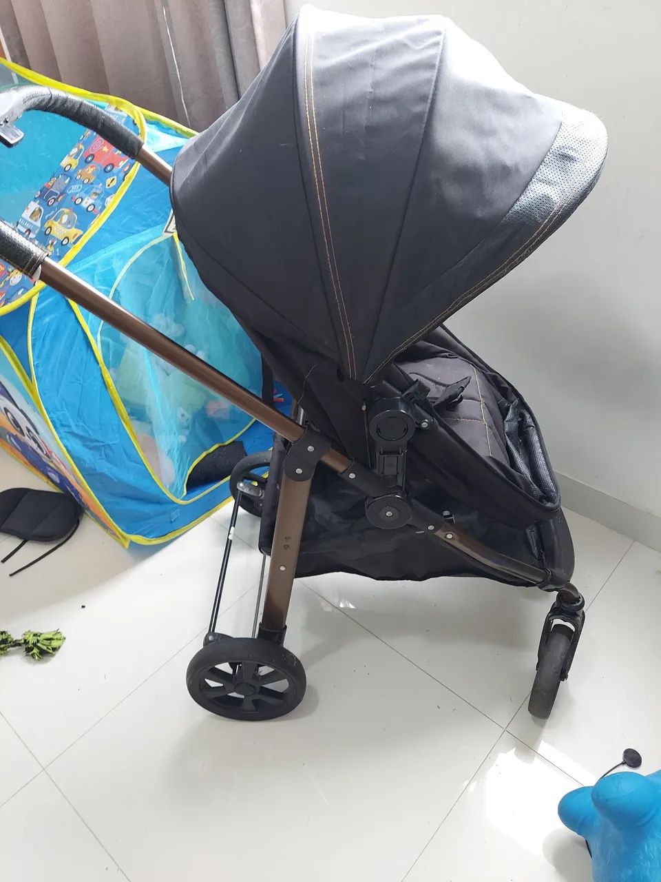 Carrinho de bebê com bebê conforto - Foto 3